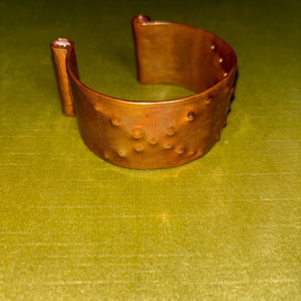 Vtg Handcrafted Pounded Dimpled Solid Copper 1.30" Wide Cuff Bracelet Size OS - Picture 2 of 7